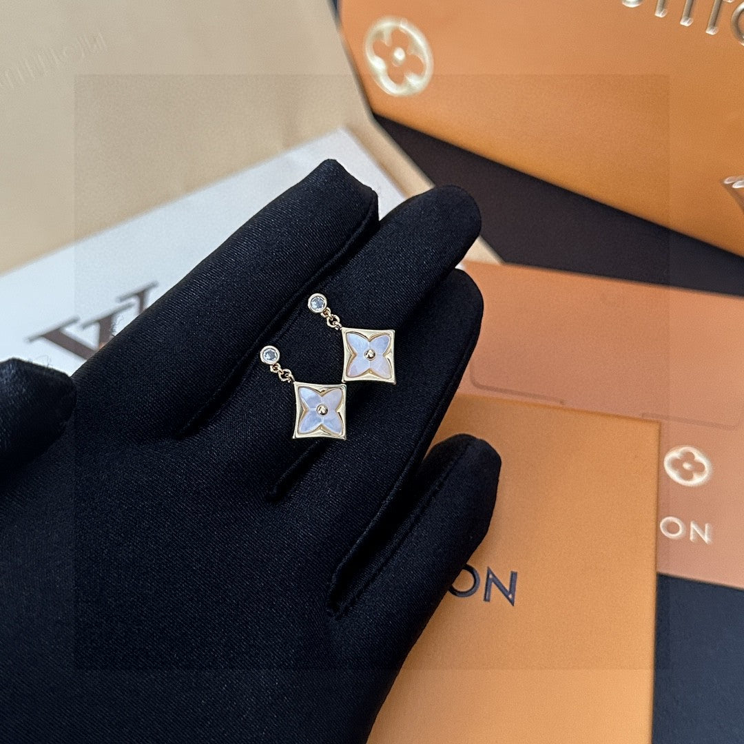 Geometric Emblem Stud Earrings in Gold-Tone – Design 043 close-up detail