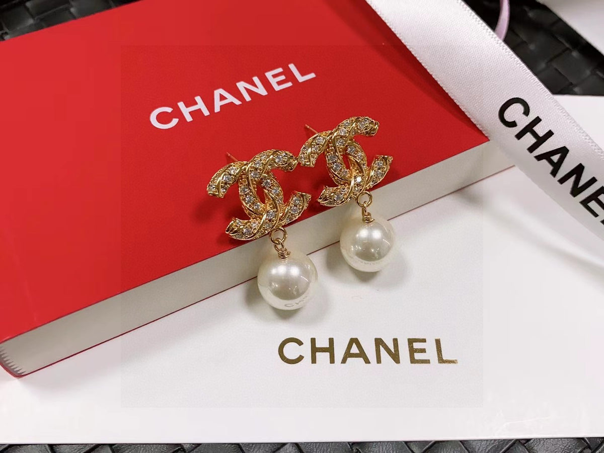 Double-C Emblem Stud Earrings in Polished Metal-Tone – Design 481 detail view