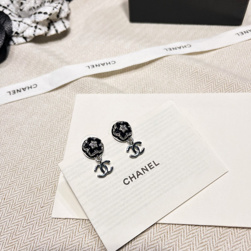 Double-C Emblem Stud Earrings in Polished Metal-Tone – Design 480 detail view