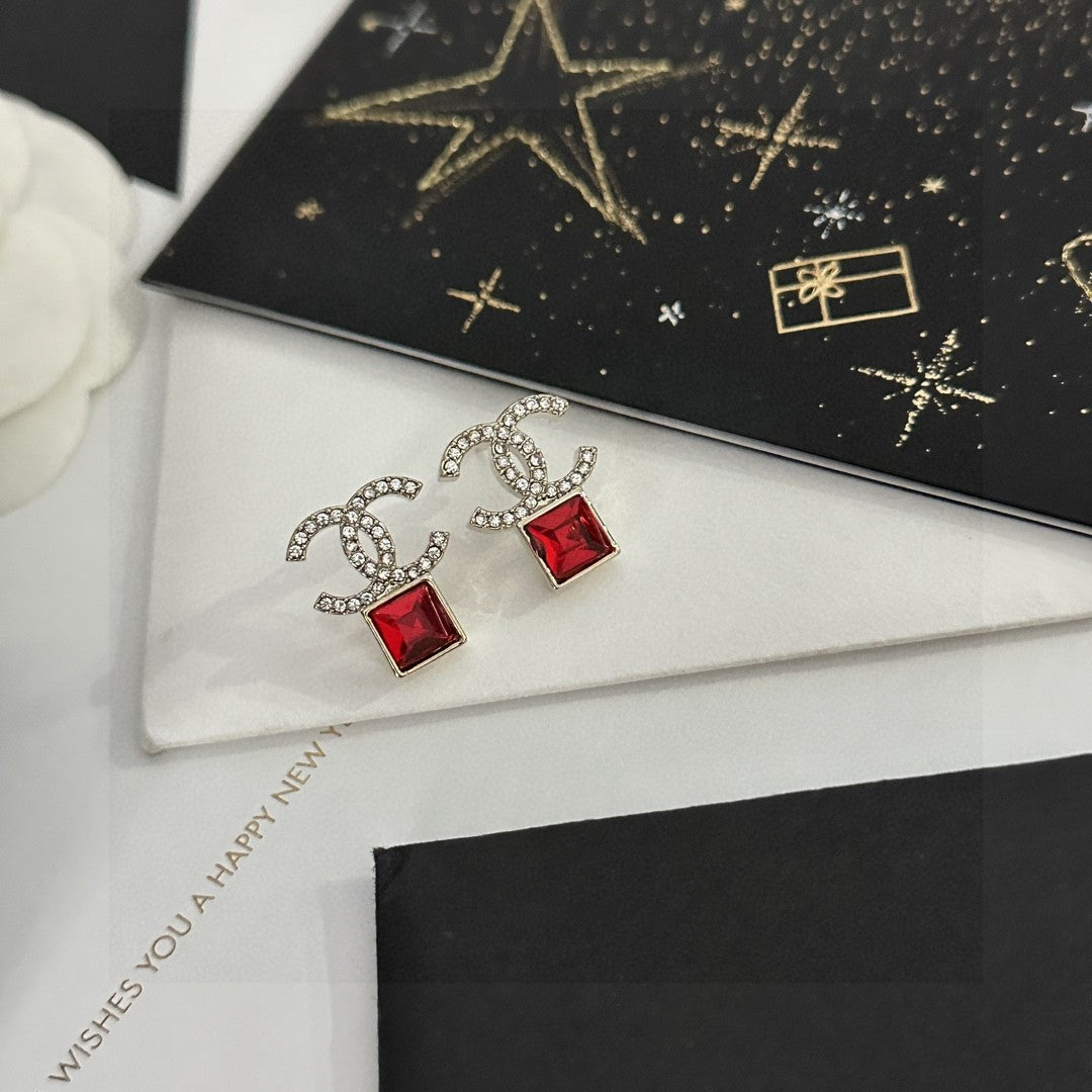 Double-C Emblem Stud Earrings in Polished Metal-Tone – Design 464 main product view