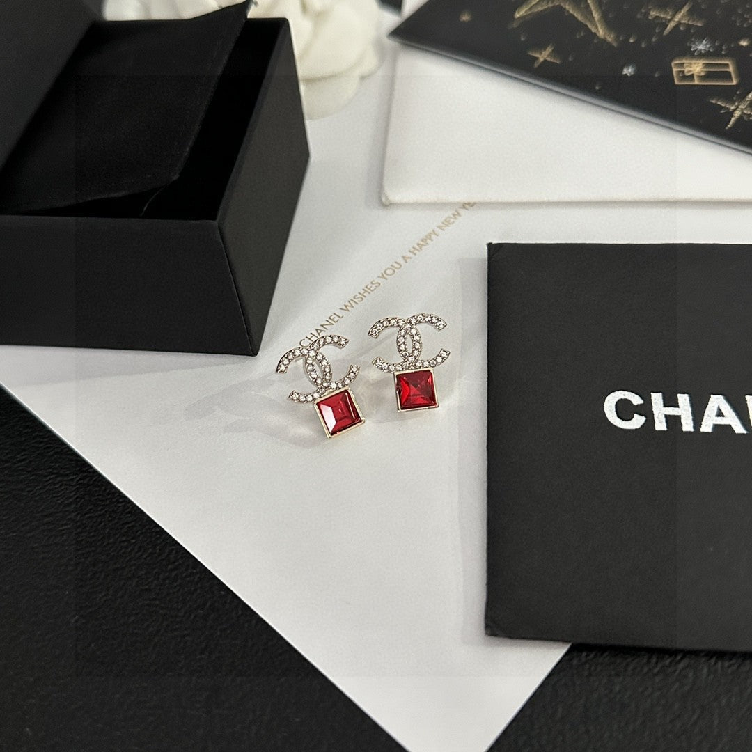 Double-C Emblem Stud Earrings in Polished Metal-Tone – Design 464 side detail