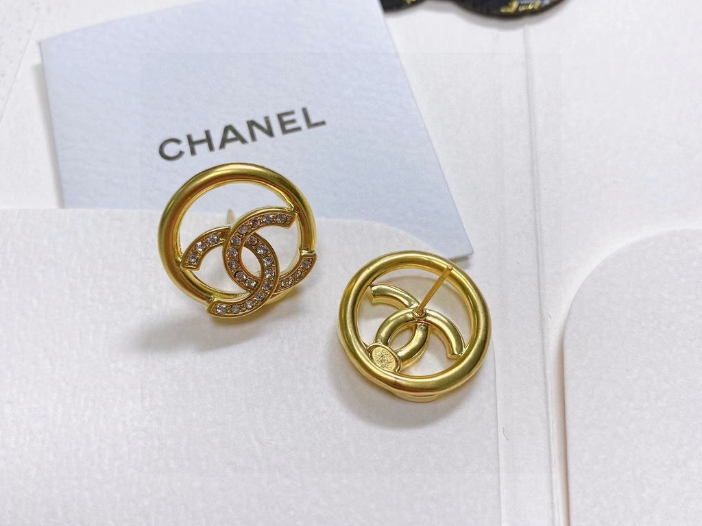 Double-C Emblem Stud Earrings in Polished Metal-Tone – Design 463 side detail