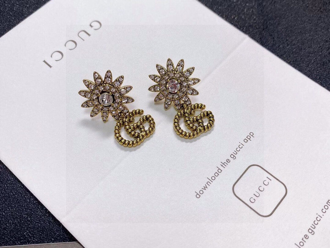 Double-G Emblem Stud Earrings in Silver-Tone – Design 006 close-up detail
