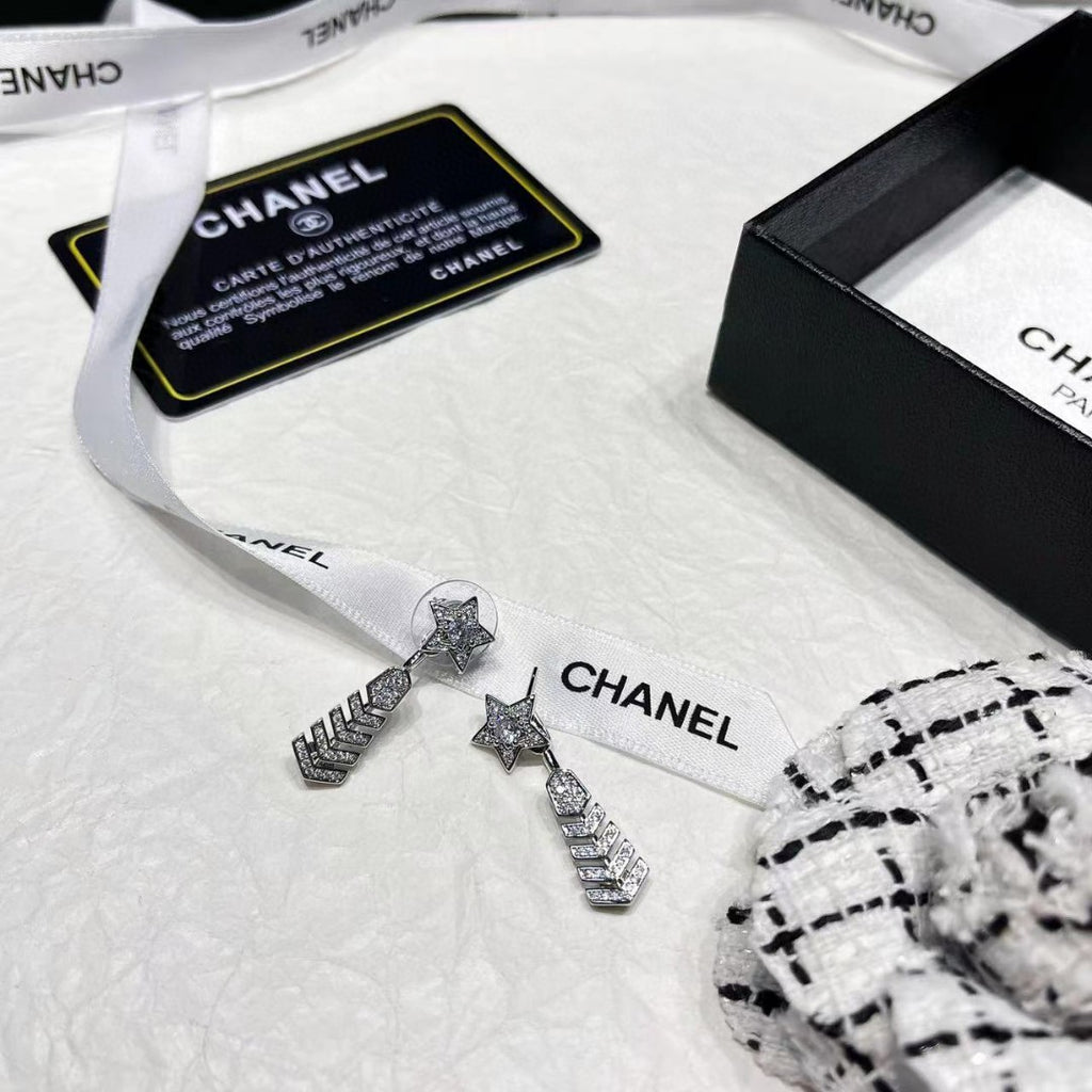 Double-C Emblem Stud Earrings in Polished Metal-Tone – Design 405 close-up detail