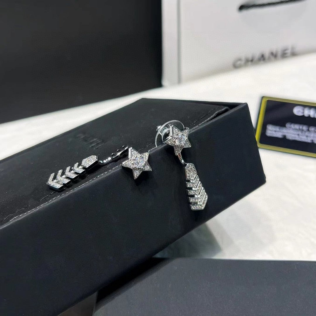 Double-C Emblem Stud Earrings in Polished Metal-Tone – Design 405 detail view