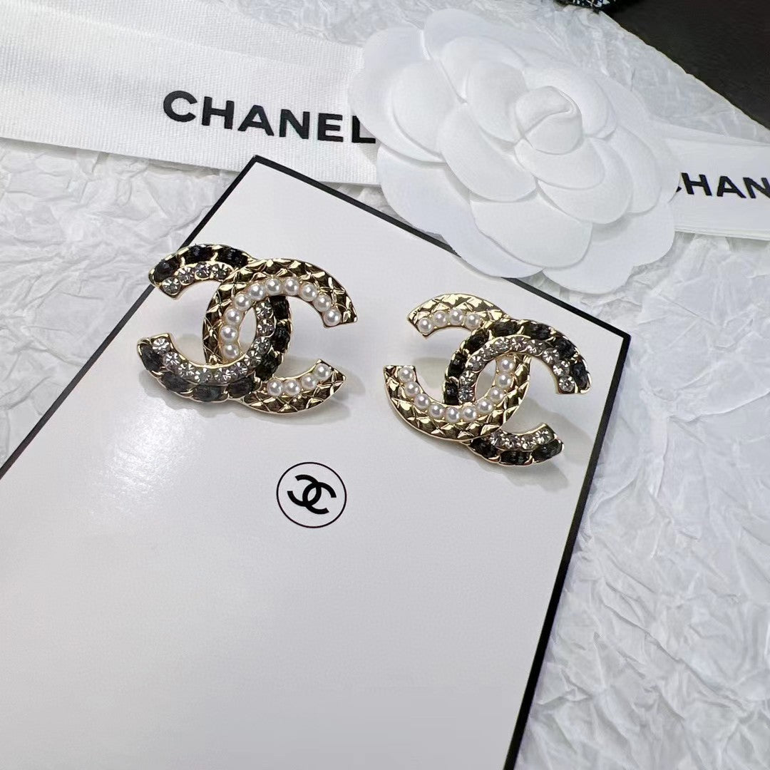 Pearl Pearl-Detail Stud Earrings – Pearl Detail – Design 007 front product view