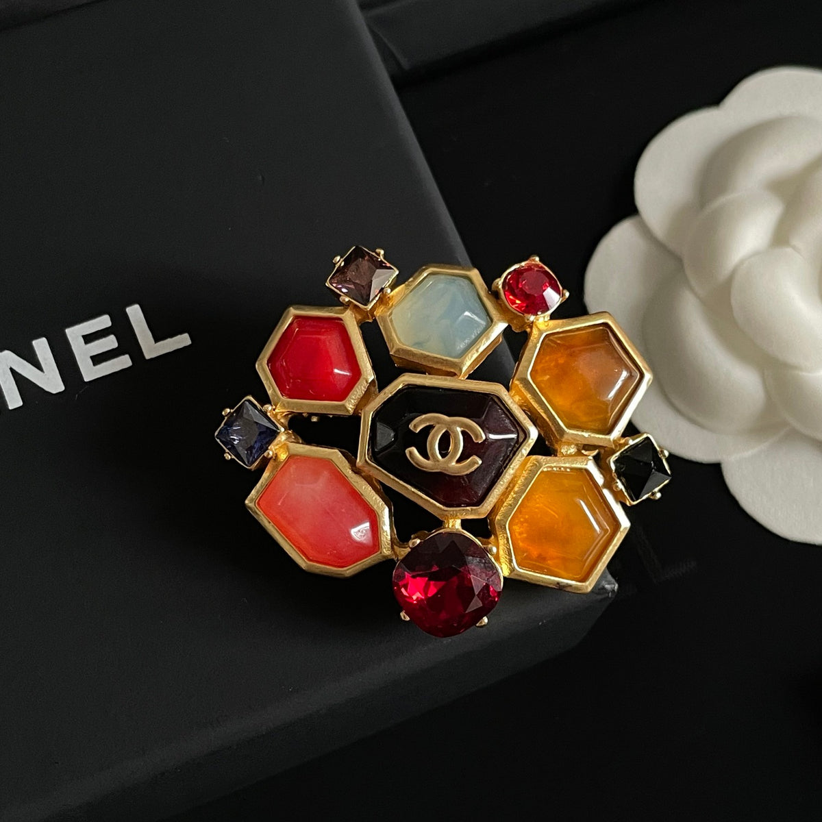Double-C Emblem Brooch in Polished Metal-Tone – Design 076 front product view