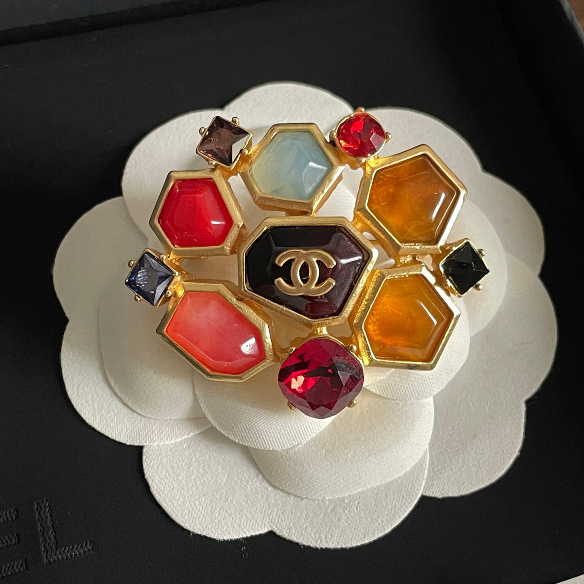 Double-C Emblem Brooch in Polished Metal-Tone – Design 076 main product view