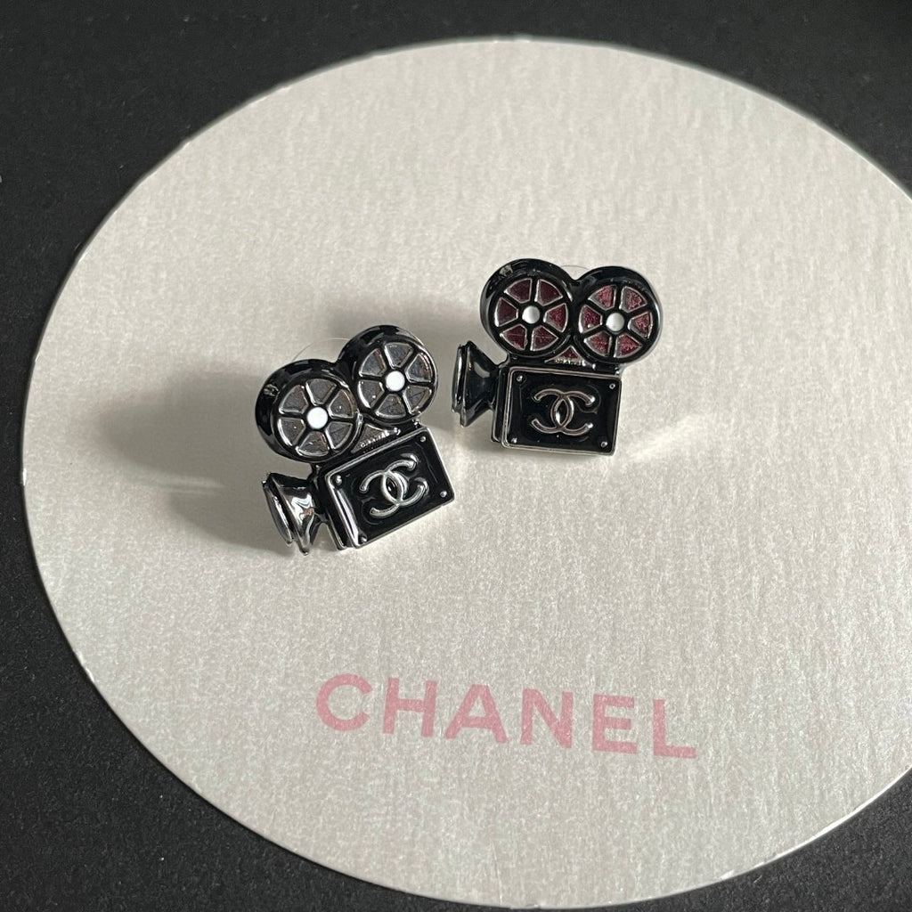 Double-C Emblem Stud Earrings in Black-Tone – Black Detail – Design 003 detail view