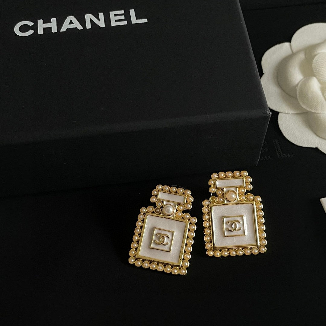 Double-C Emblem Pearl-Detail Stud Earrings – Pearl Detail – Design 026 close-up detail