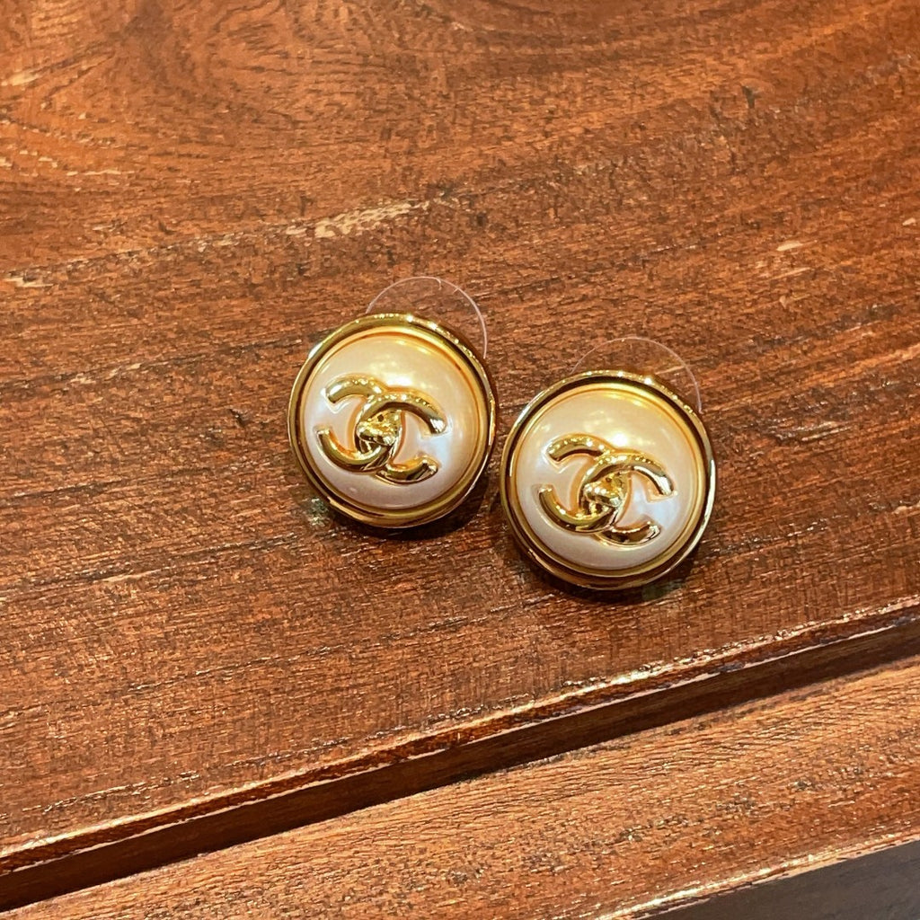 Double-C Emblem Stud Earrings in Polished Metal-Tone – Design 392 styled product view