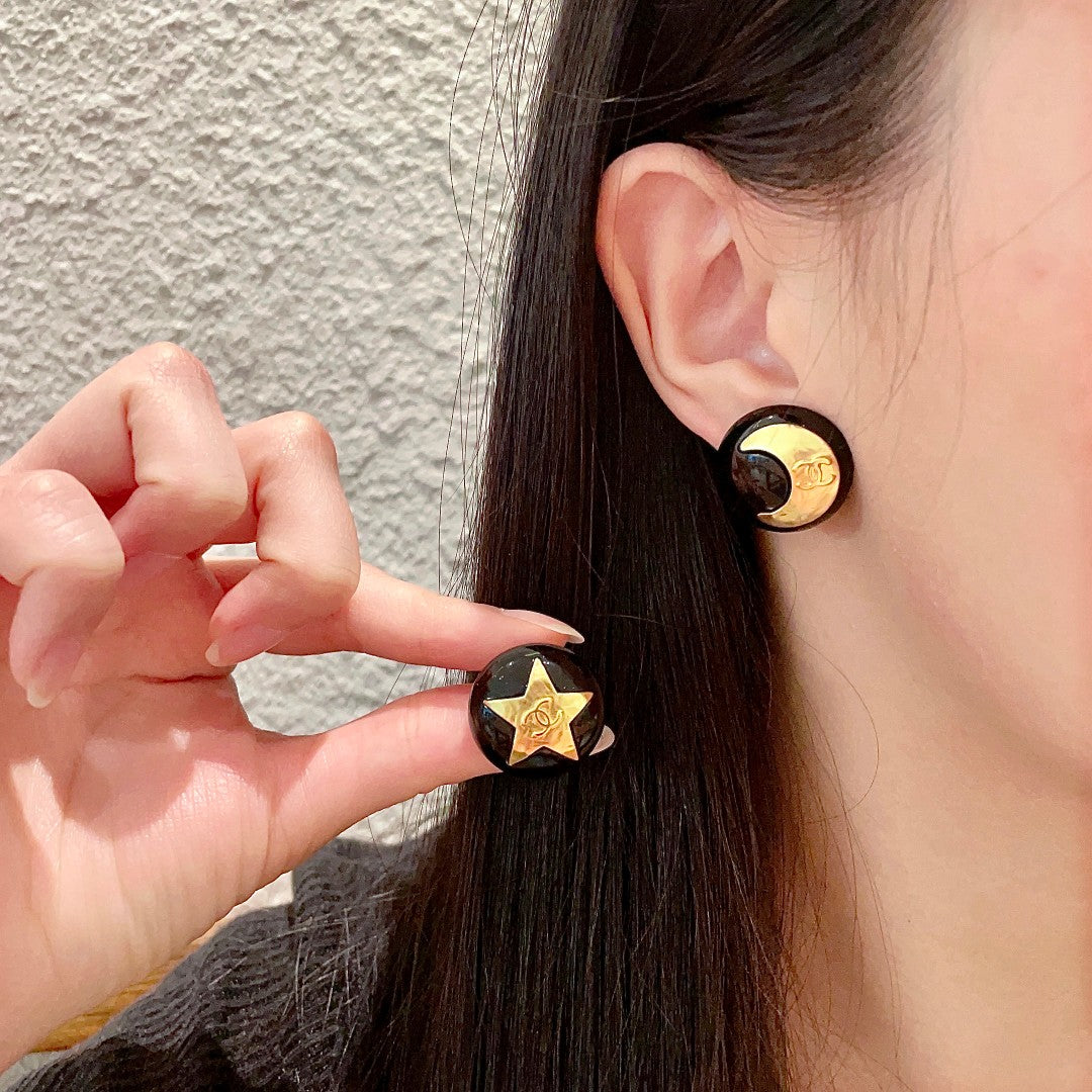 Double-C Emblem Stud Earrings in Polished Metal-Tone – Design 390 detail view