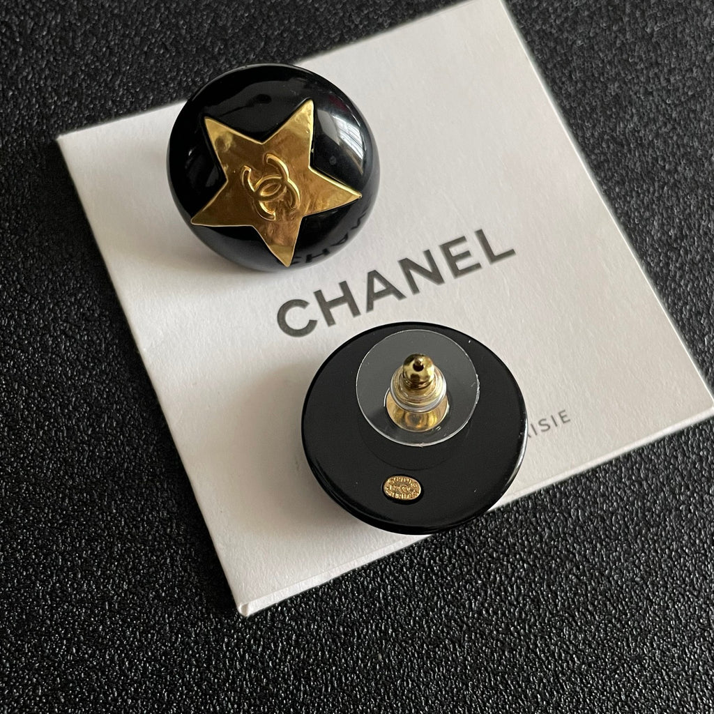Double-C Emblem Stud Earrings in Polished Metal-Tone – Design 390 main product view
