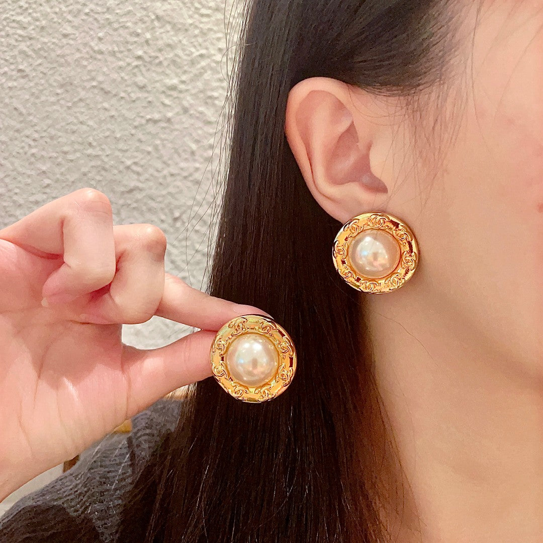 Double-C Emblem Pearl-Detail Stud Earrings – Pearl Detail – Design 025 main product view