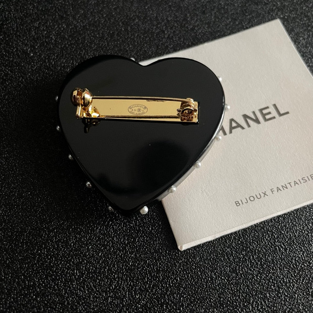 Double-C Emblem Brooch in Polished Metal-Tone – Design 074 main product view