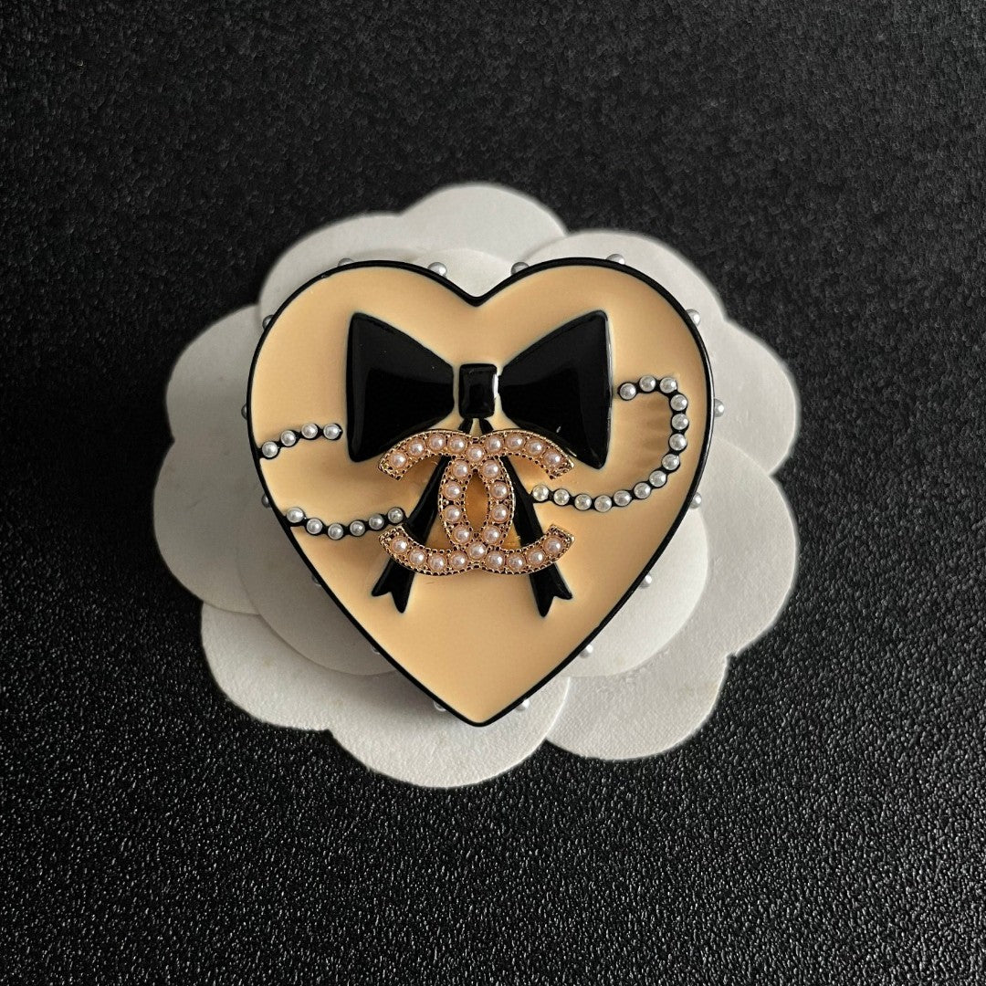 Double-C Emblem Brooch in Polished Metal-Tone – Design 074 front product view