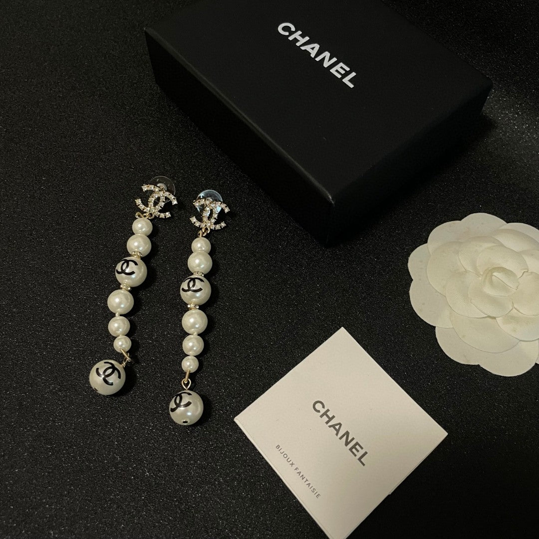 Double-C Emblem Pearl-Detail Statement Earrings – Pearl Detail – Design 028 close-up detail