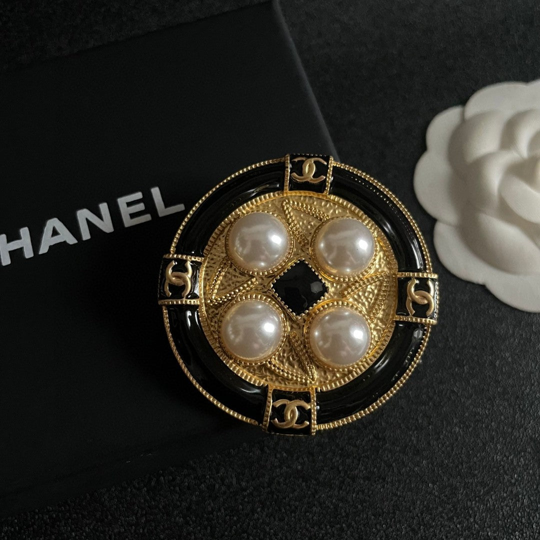 Double-C Emblem Brooch in Polished Metal-Tone – Pearl Detail – Design 010 detail view
