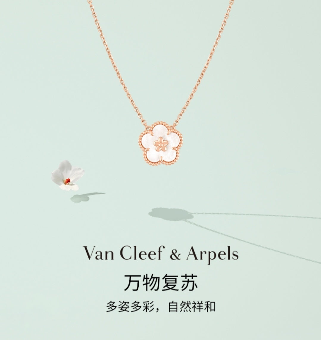 Van Cleef & Arpels Ladybug Pendant Necklace in Gold-Tone side detail