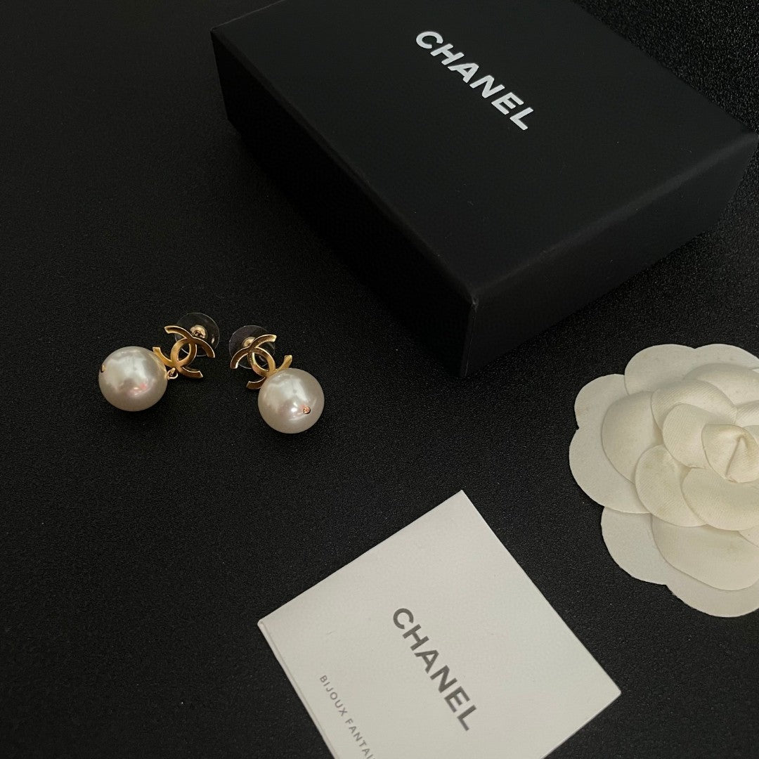 Double-C Emblem Pearl-Detail Stud Earrings – Pearl Detail – Design 024 close-up detail