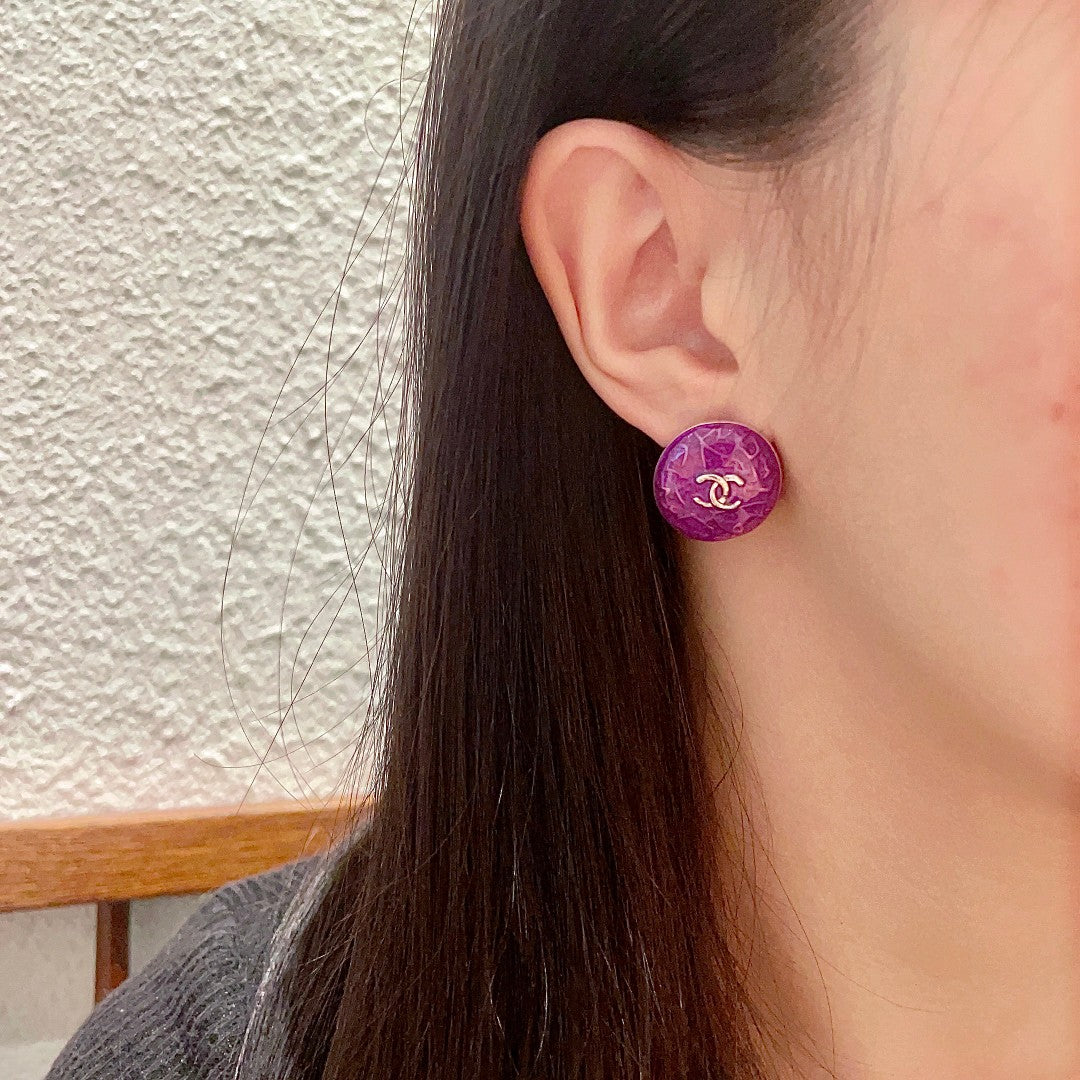 Double-C Emblem Stud Earrings in Polished Metal-Tone – Design 361 detail view