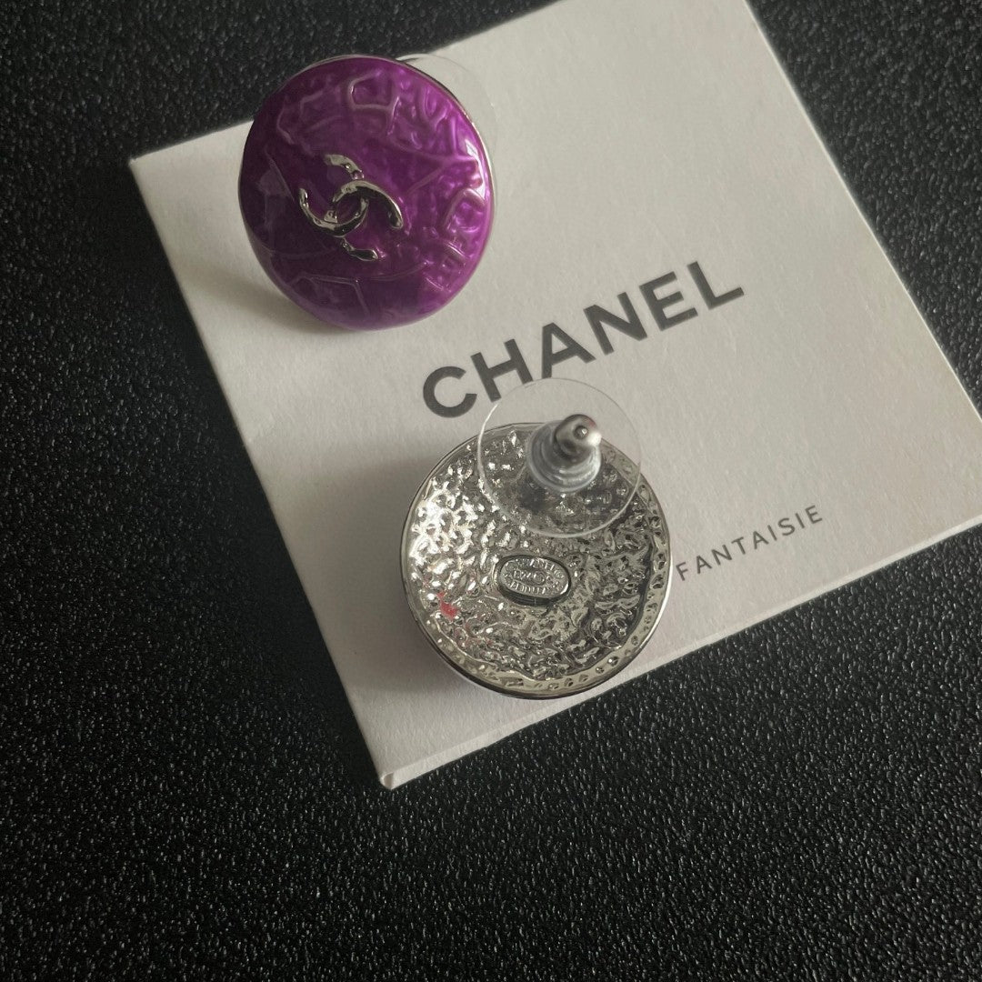 Double-C Emblem Stud Earrings in Polished Metal-Tone – Design 361 main product view