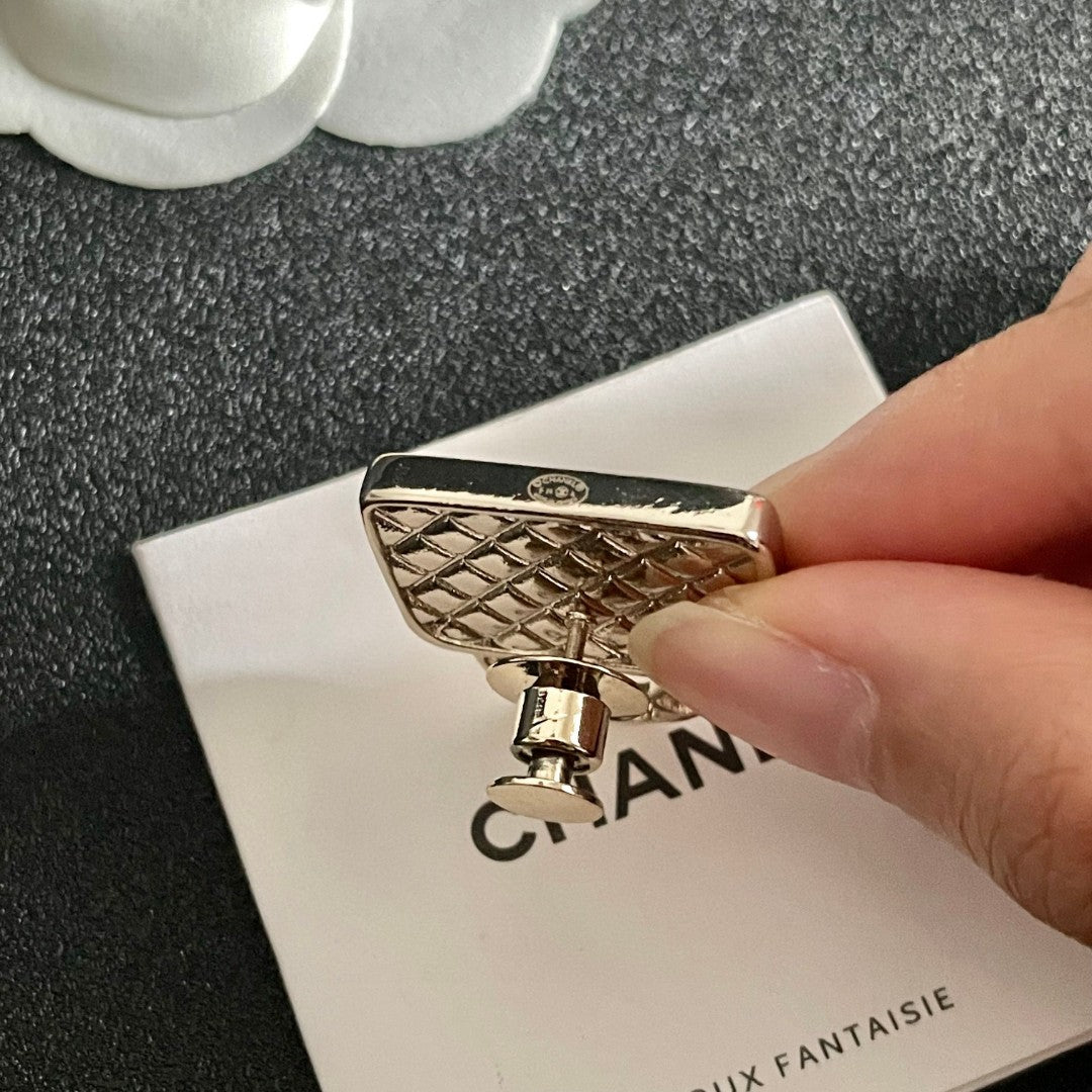 Double-C Emblem Brooch in Polished Metal-Tone – Design 069 main product view