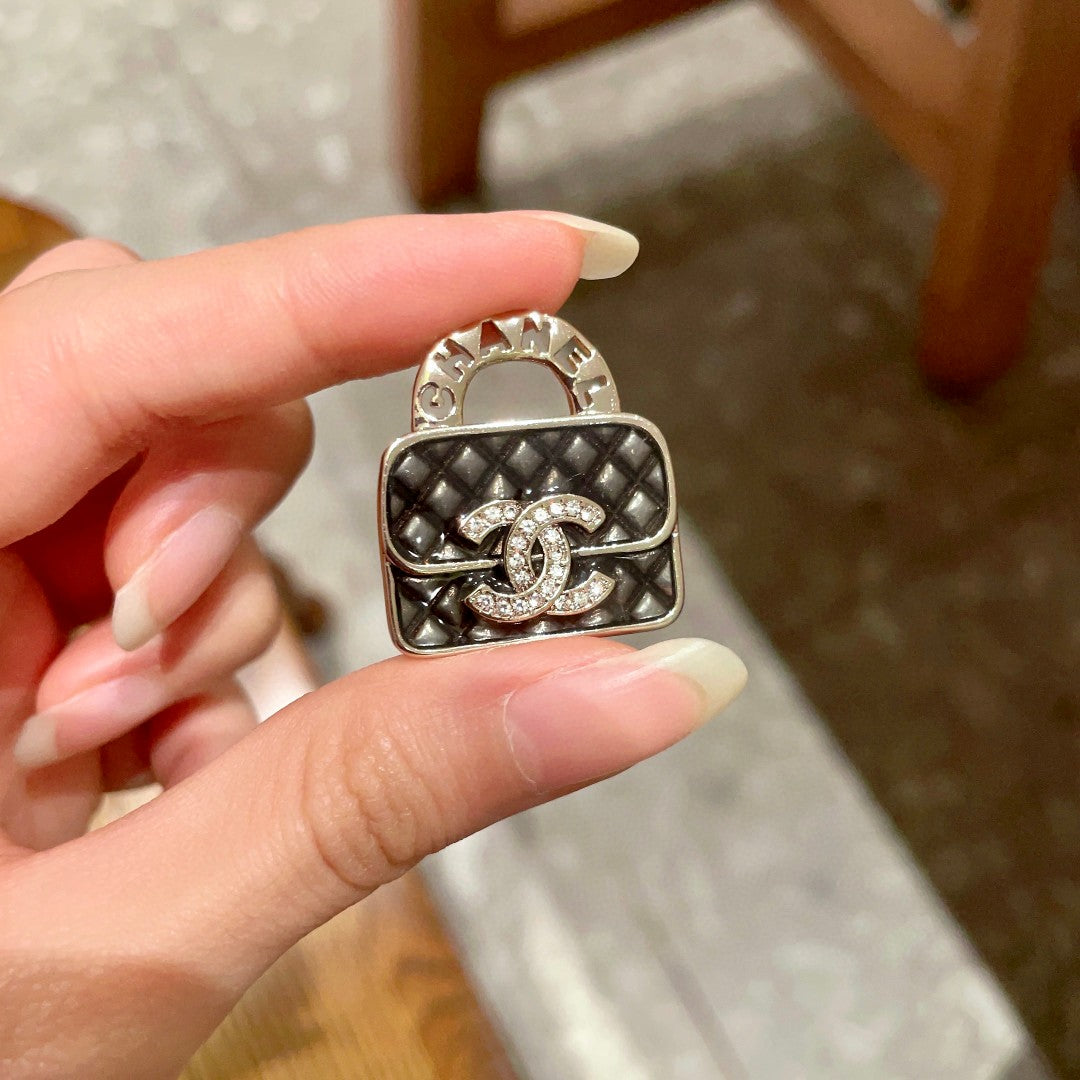 Double-C Emblem Brooch in Polished Metal-Tone – Design 069 detail view