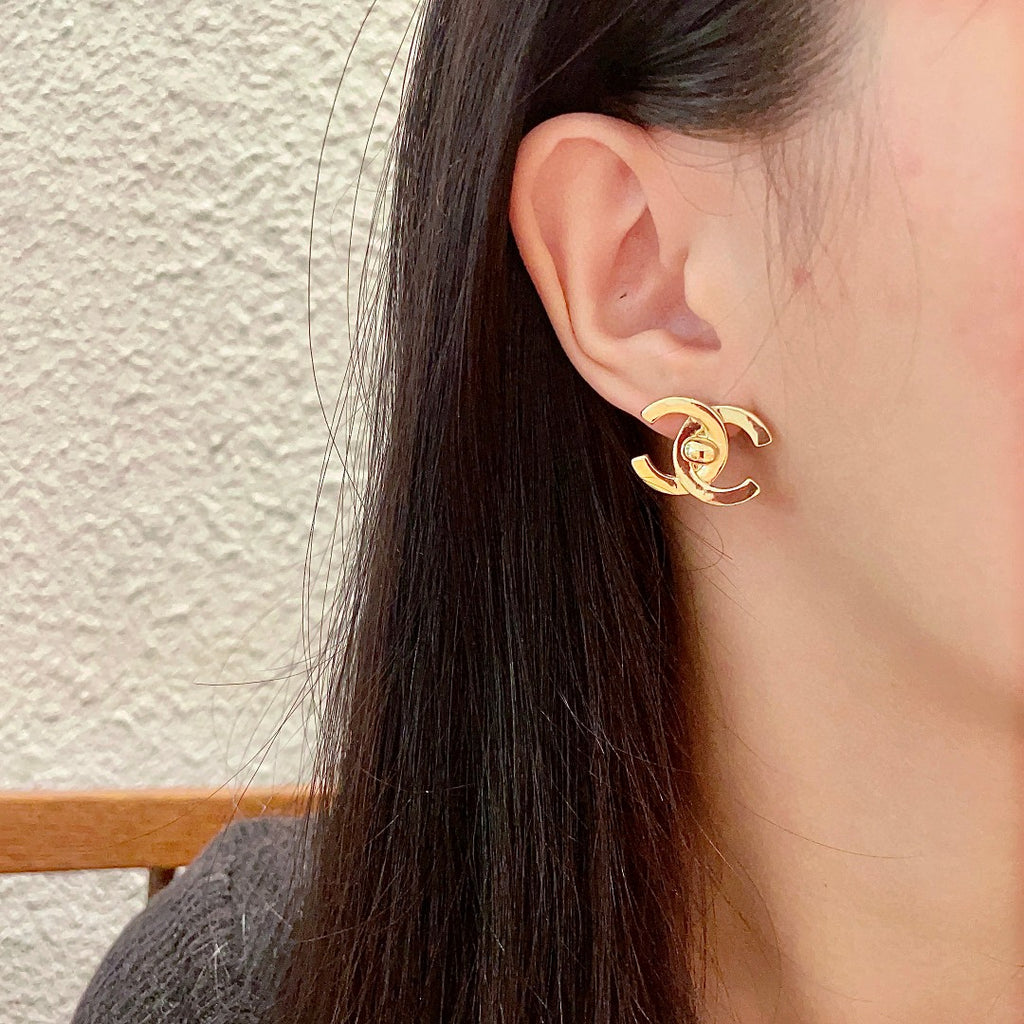 Double-C Emblem Stud Earrings in Polished Metal-Tone – Design 349 detail view