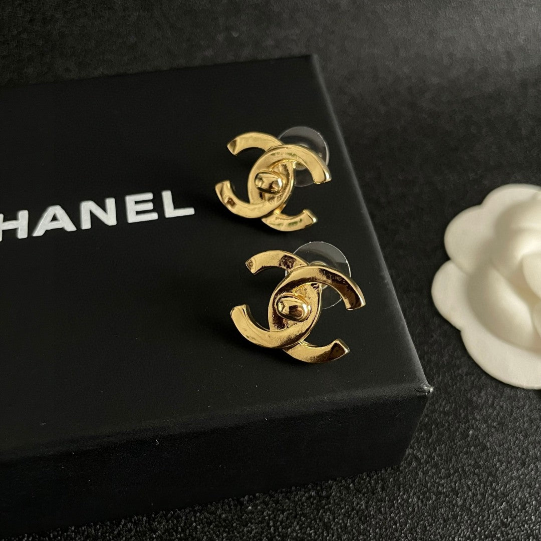 Double-C Emblem Stud Earrings in Polished Metal-Tone – Design 349 detail view