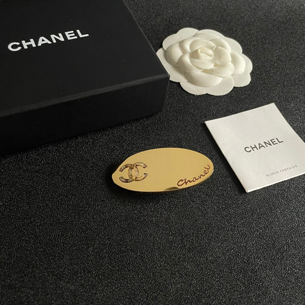 Double-C Emblem Hair Clip – Design 027 styled product view
