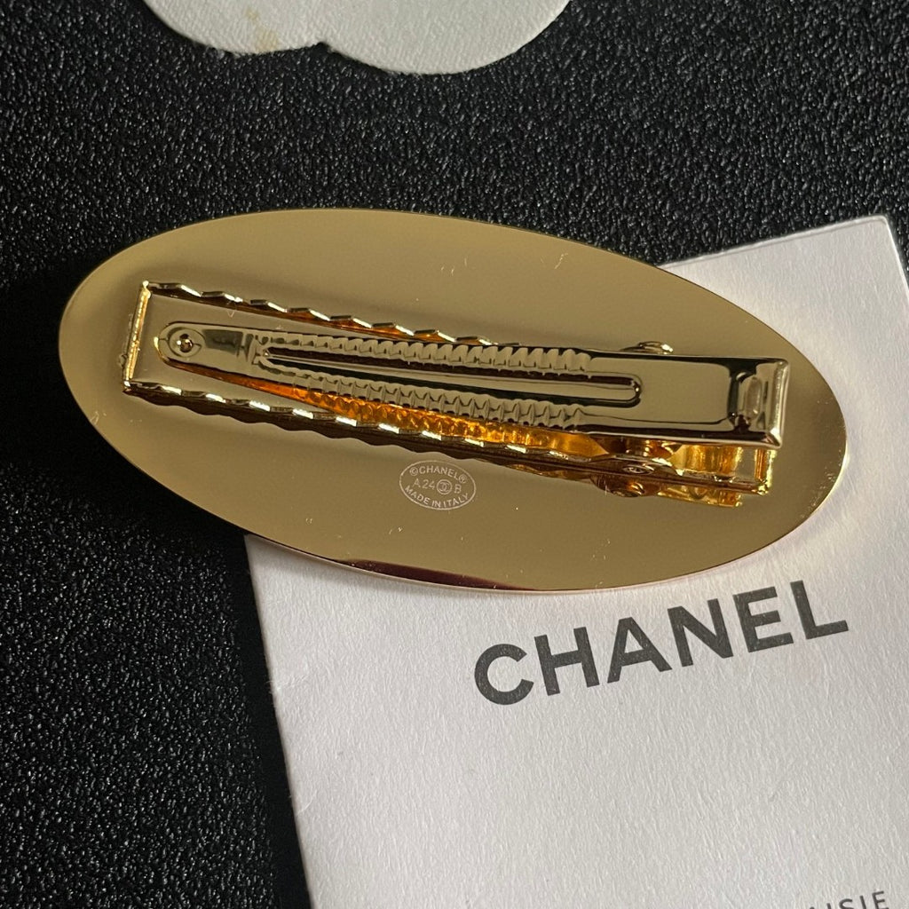 Double-C Emblem Hair Clip – Design 027 main product view