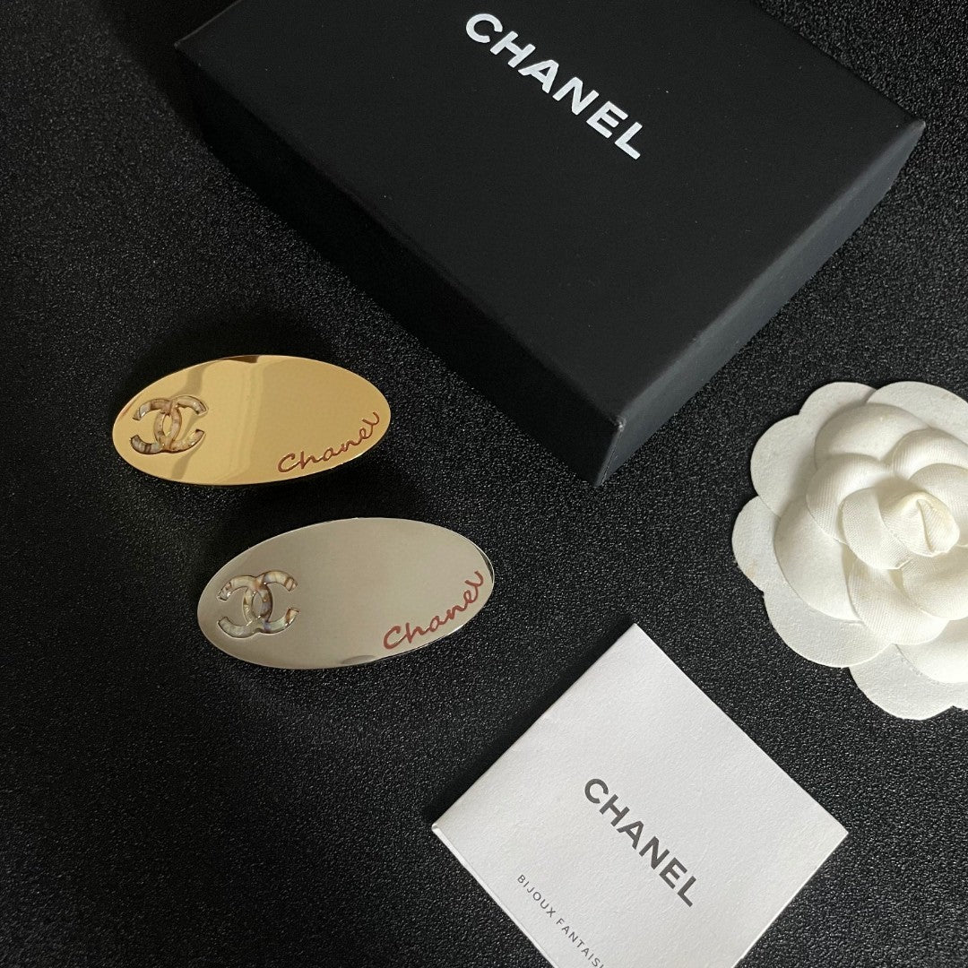 Double-C Emblem Hair Clip – Design 026 close-up detail