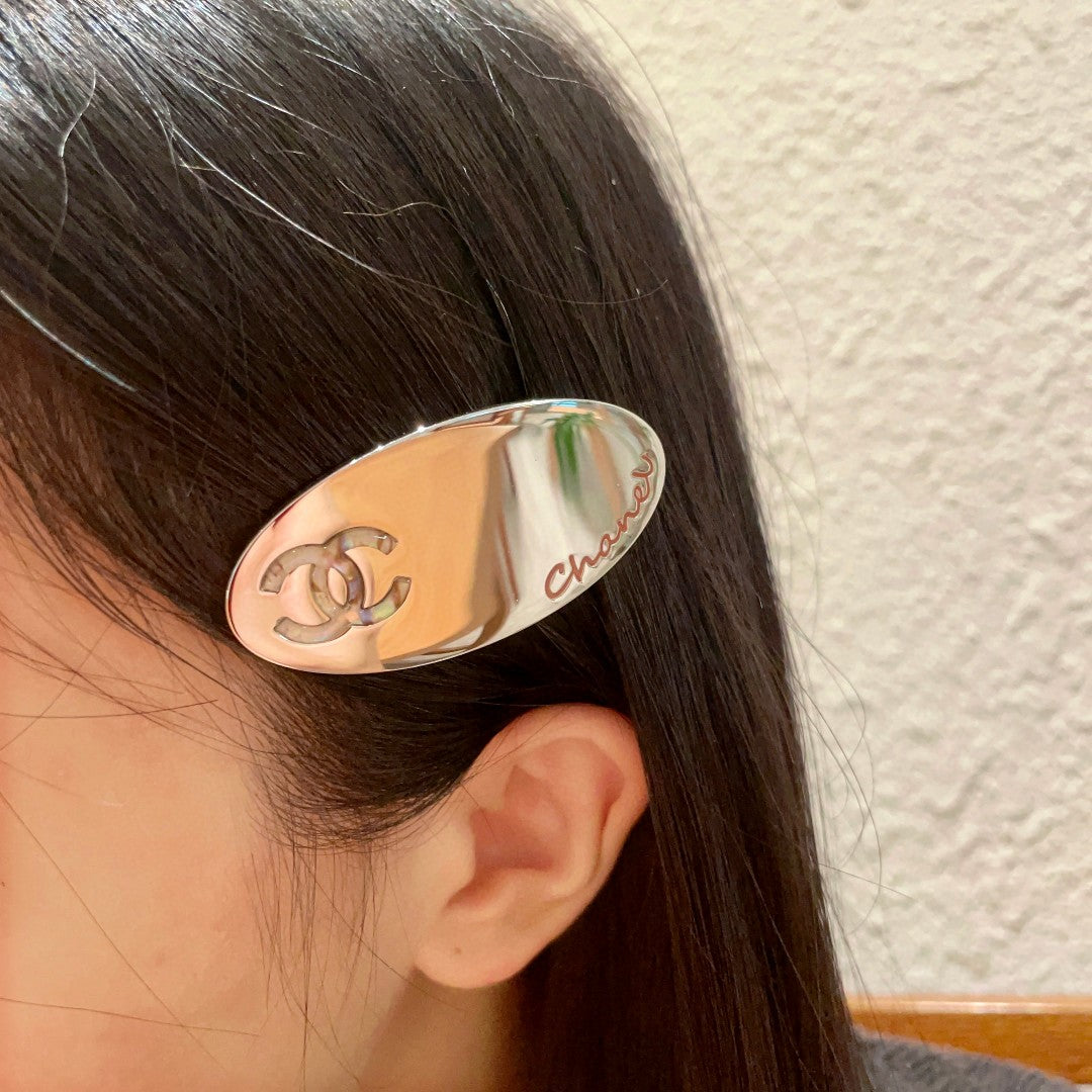 Double-C Emblem Hair Clip – Design 026 main product view