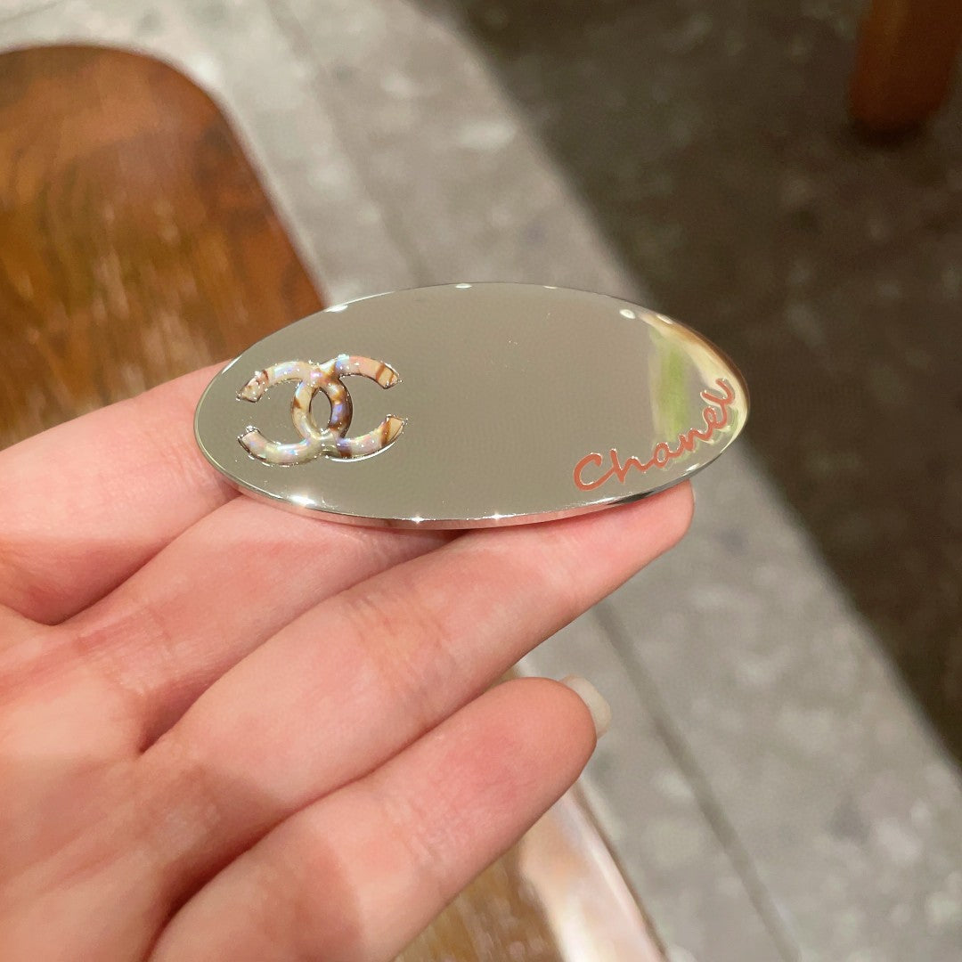Double-C Emblem Hair Clip – Design 026 detail view