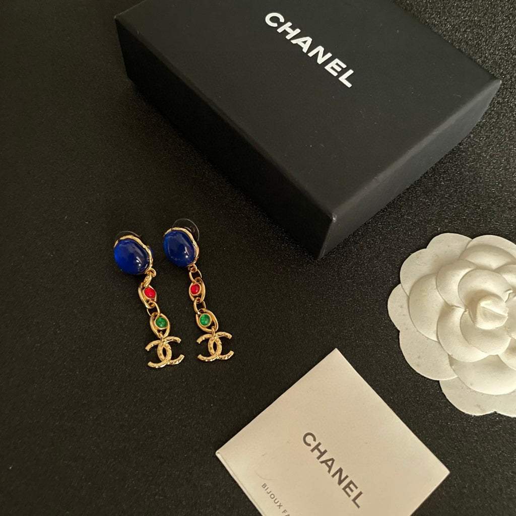 Double-C Emblem Statement Earrings in Polished Metal-Tone – Design 046 close-up detail