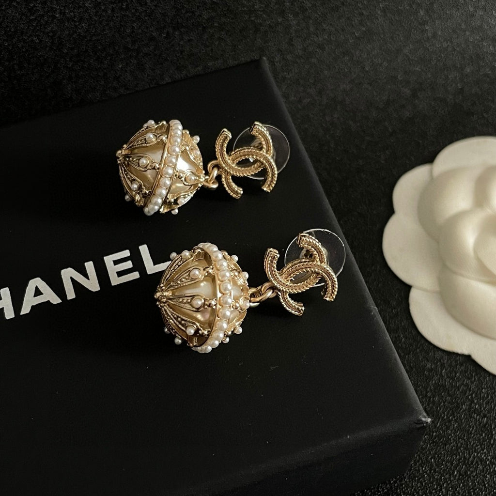 Double-C Emblem Pearl-Detail Stud Earrings – Pearl Detail – Design 020 detail view