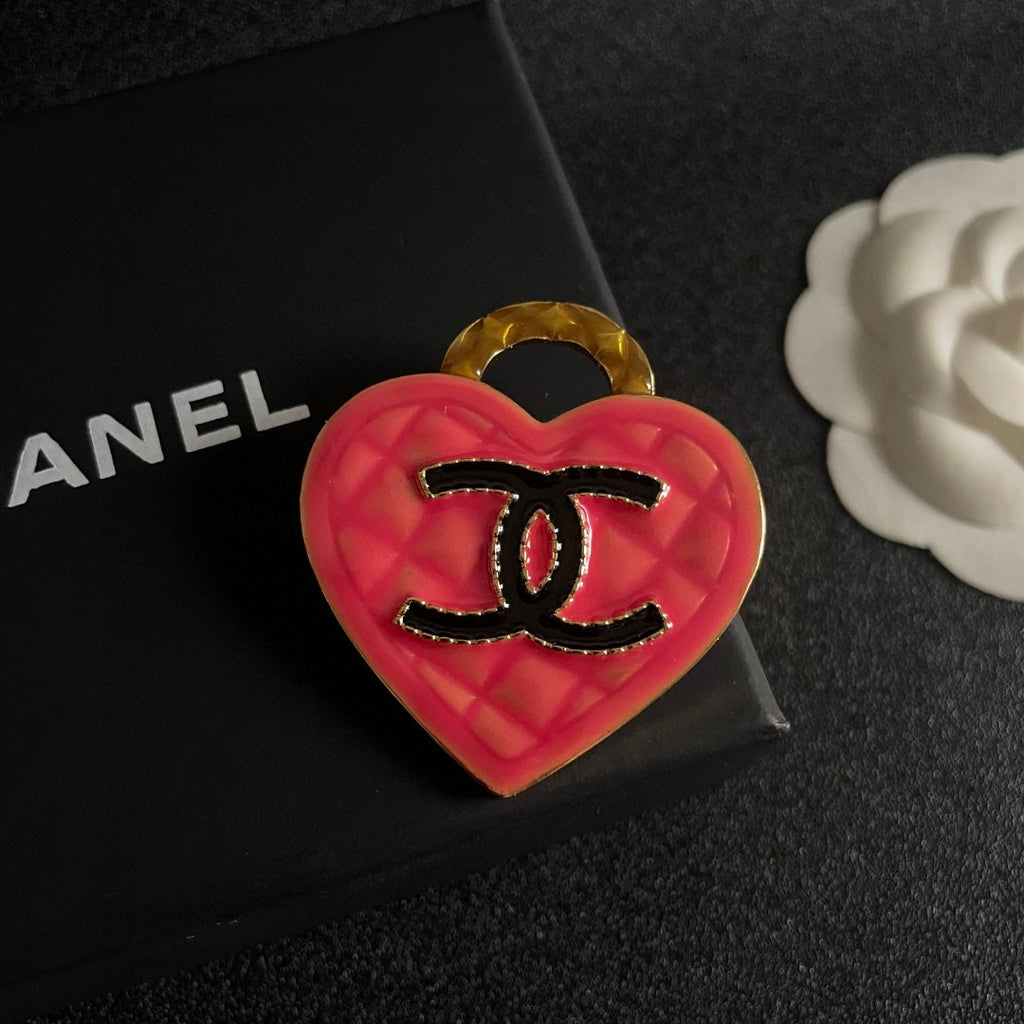 Double-C Emblem Brooch in Polished Metal-Tone – Heart Detail – Design 002 detail view