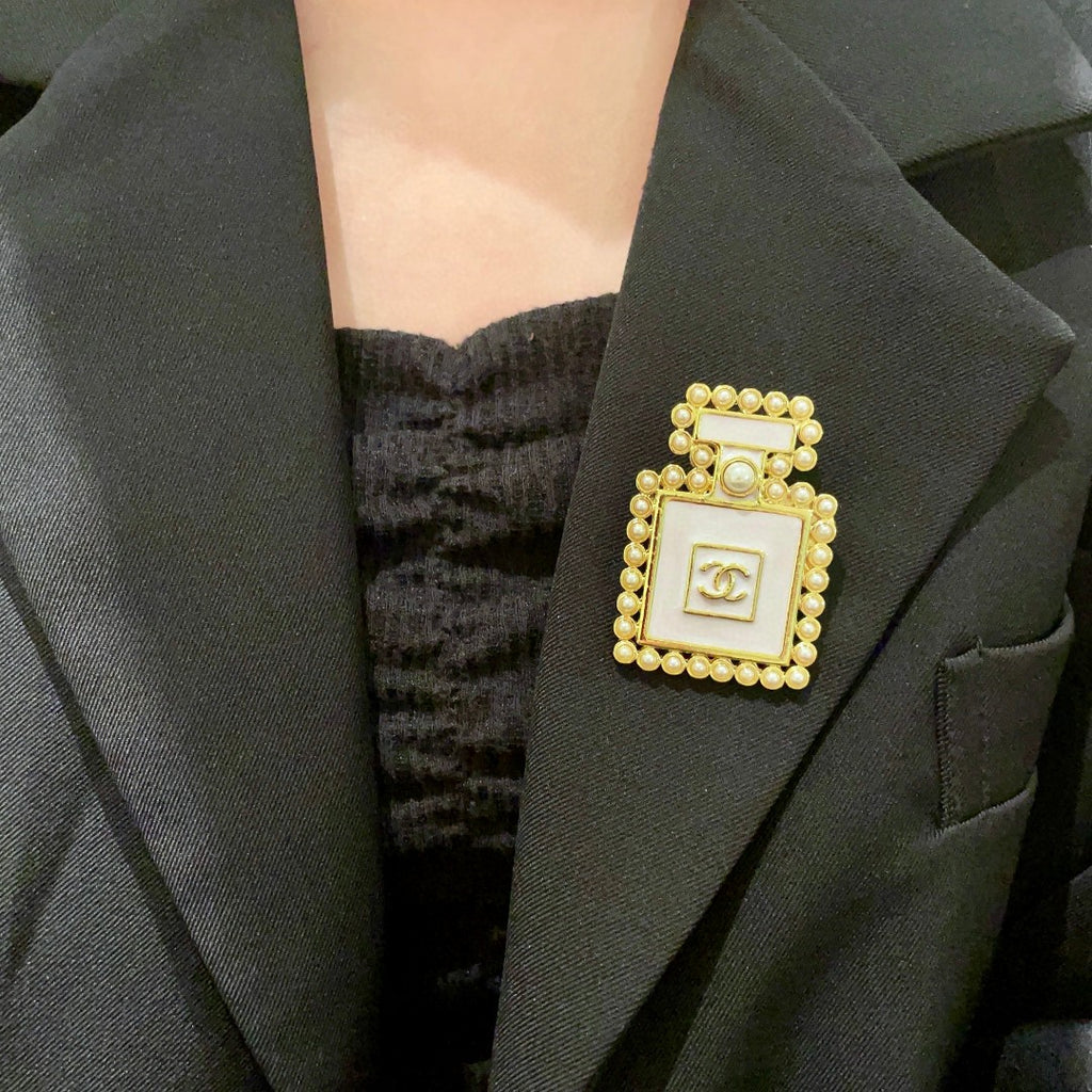 Double-C Emblem Brooch in Polished Metal-Tone – Pearl Detail – Design 007 front product view