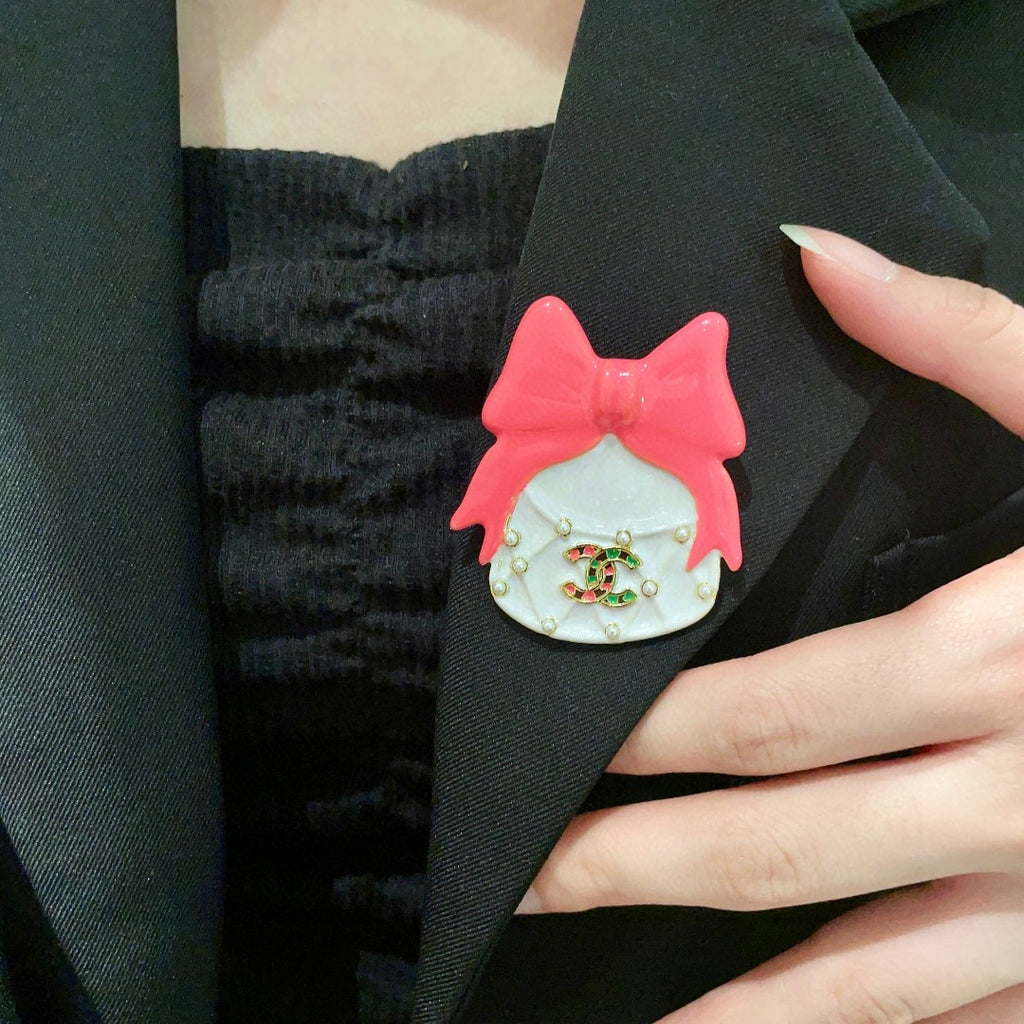 Double-C Emblem Brooch in Polished Metal-Tone – Design 047 main product view