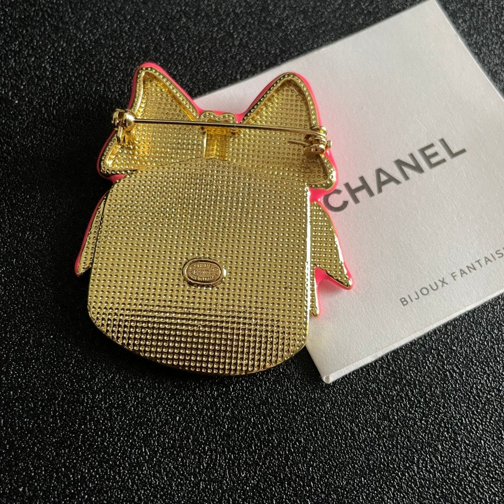 Double-C Emblem Brooch in Polished Metal-Tone – Design 047 main product view
