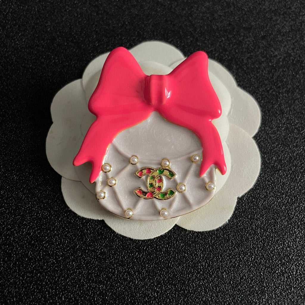 Double-C Emblem Brooch in Polished Metal-Tone – Design 047 front product view