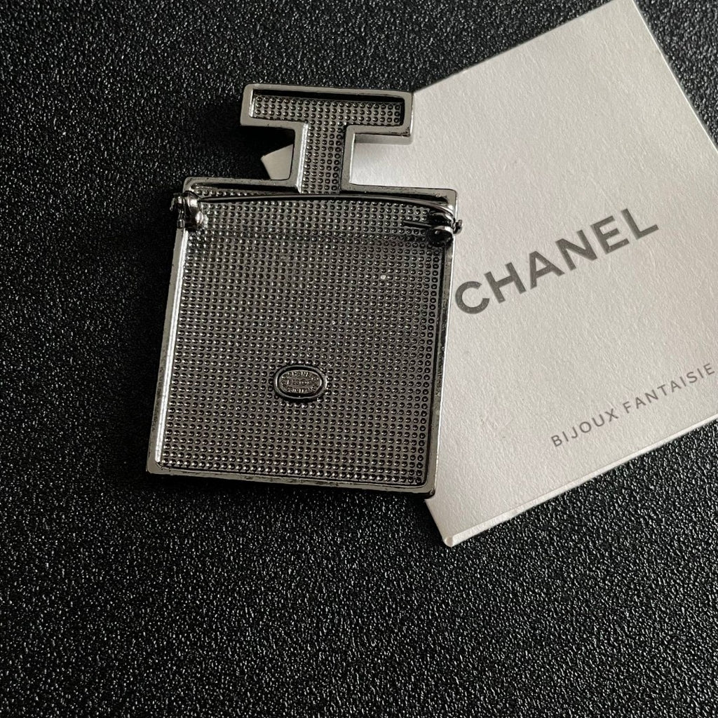 Double-C Emblem Brooch in Polished Metal-Tone – Design 041 main product view