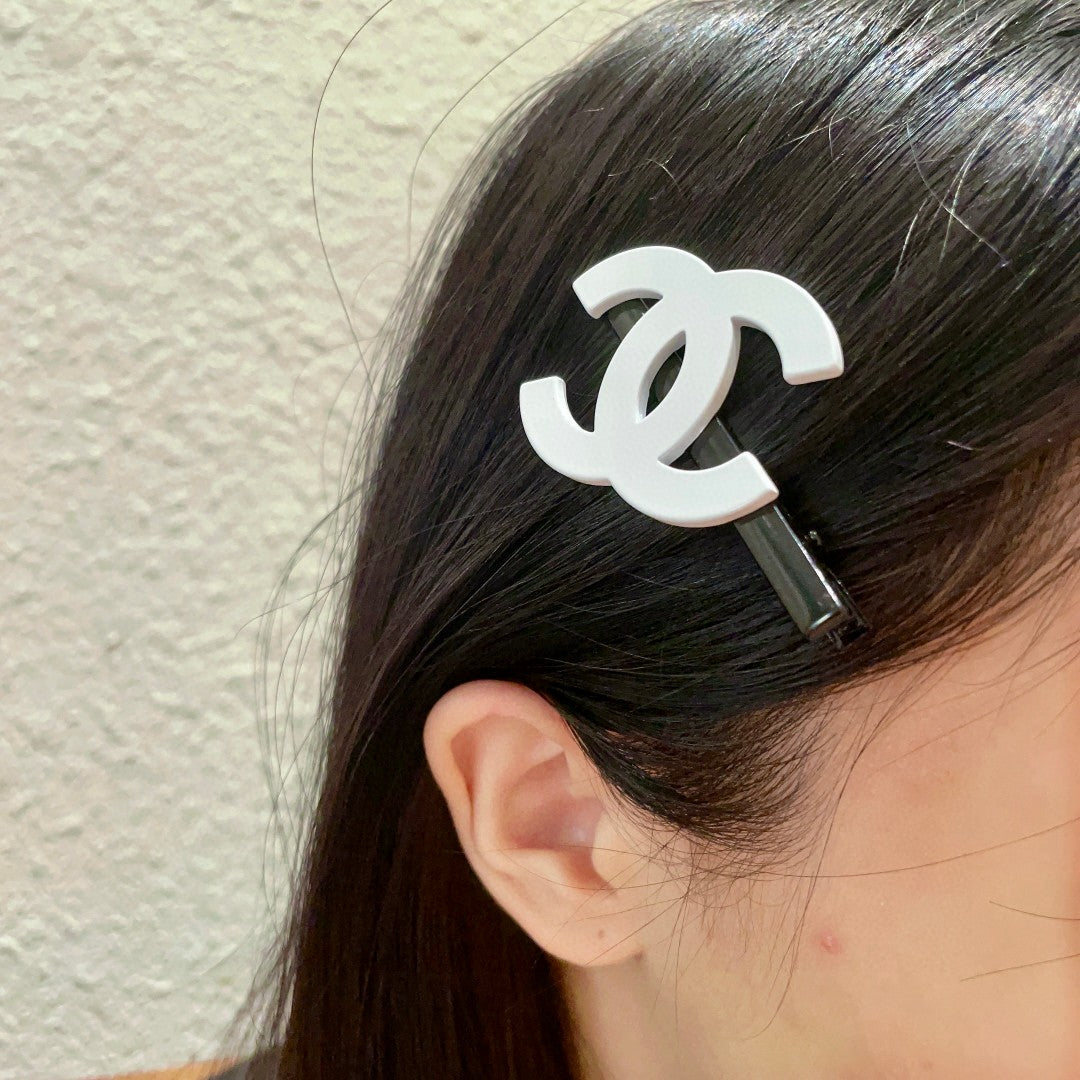 Double-C Emblem Hair Clip – Design 022 main product view
