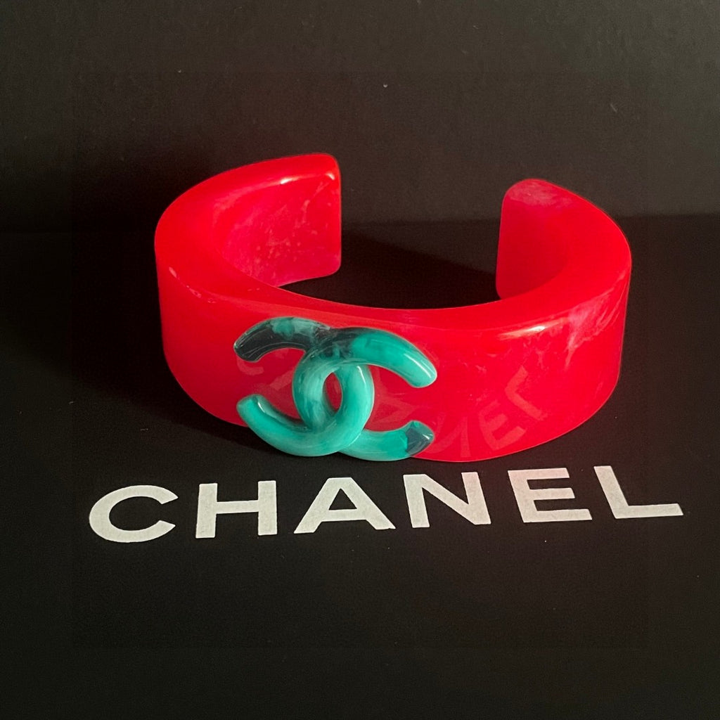 Double-C Emblem Bangle in Polished Metal-Tone – Design 001 front product view
