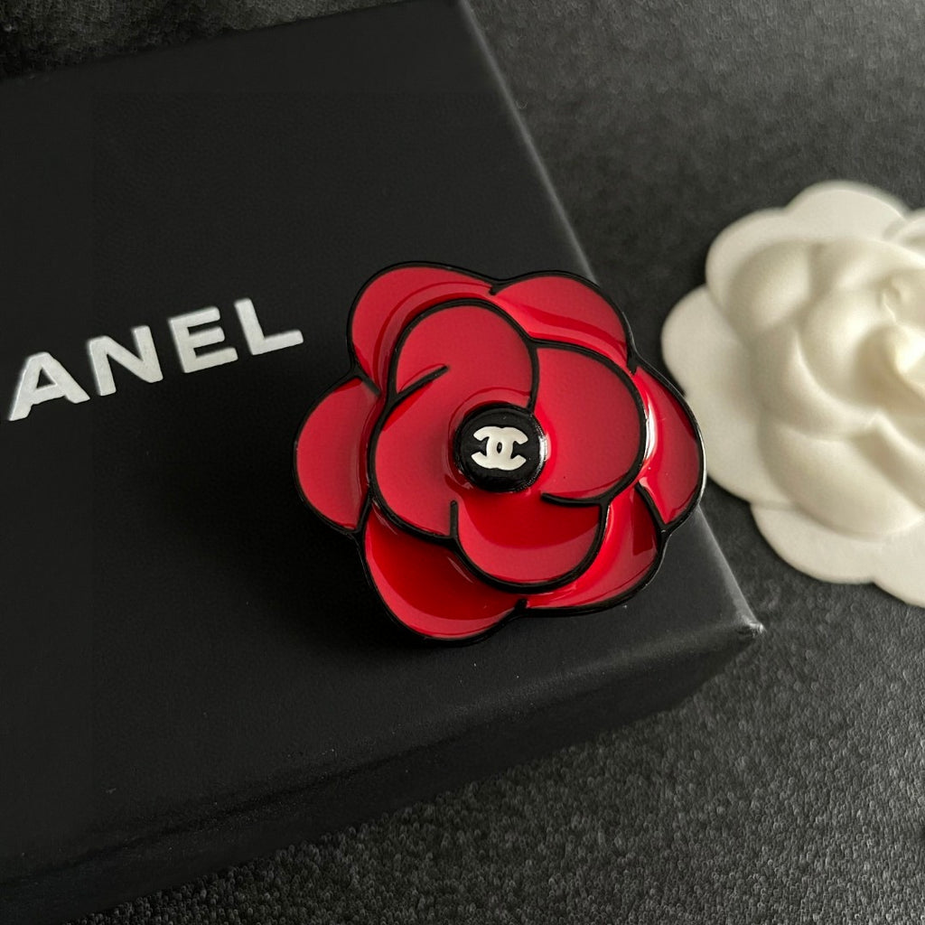 Camellia Brooch in Polished Metal-Tone – Camellia Detail – Design 004 detail view