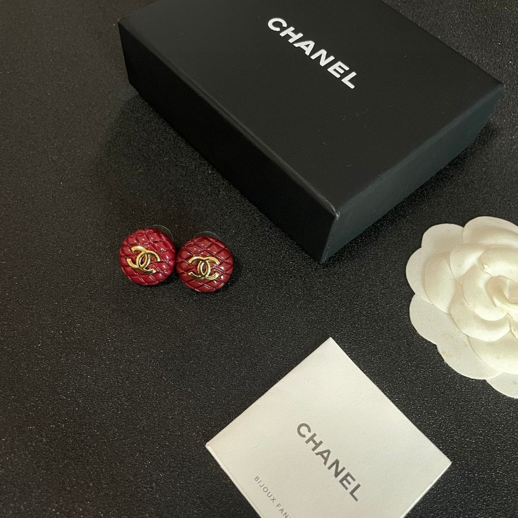 Double-C Emblem Stud Earrings in Polished Metal-Tone – Design 298 close-up detail