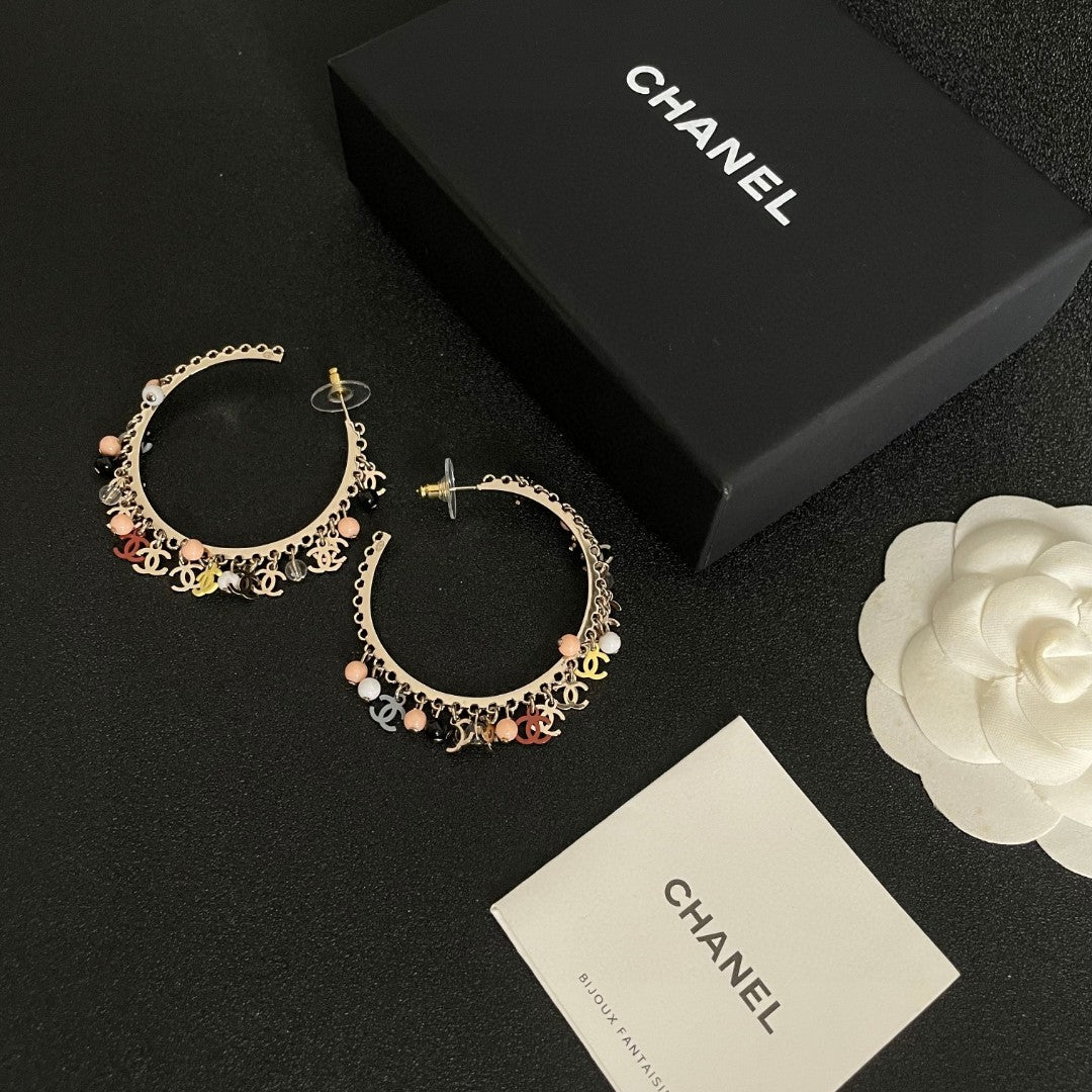 Double-C Emblem Pearl-Detail Statement Earrings – Pearl Detail – Design 020 close-up detail