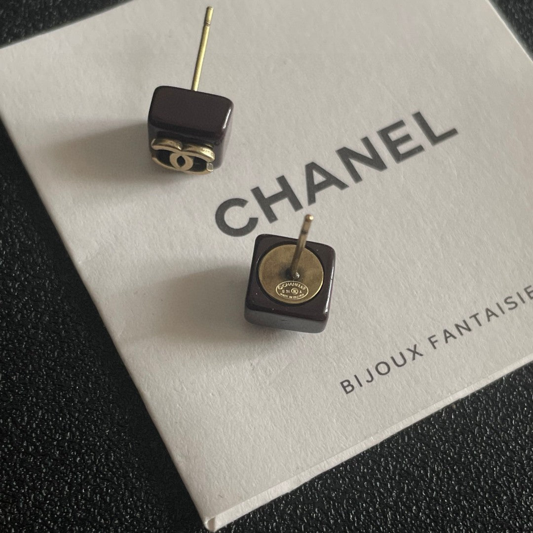 Double-C Emblem Stud Earrings in Polished Metal-Tone – Design 296 main product view