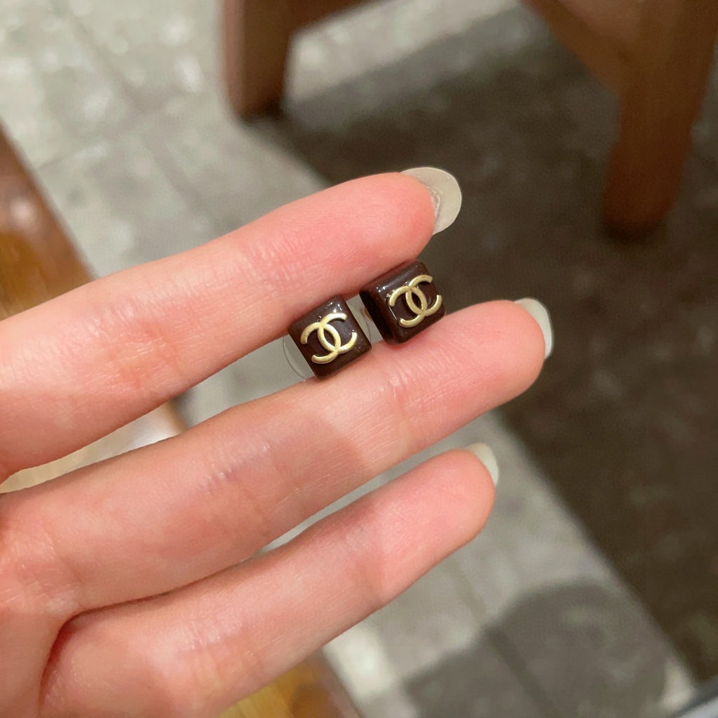Double-C Emblem Stud Earrings in Polished Metal-Tone – Design 296 side detail